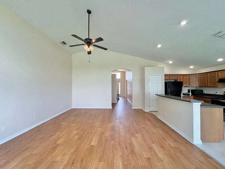2726 Rochelle Dr — Photo 10