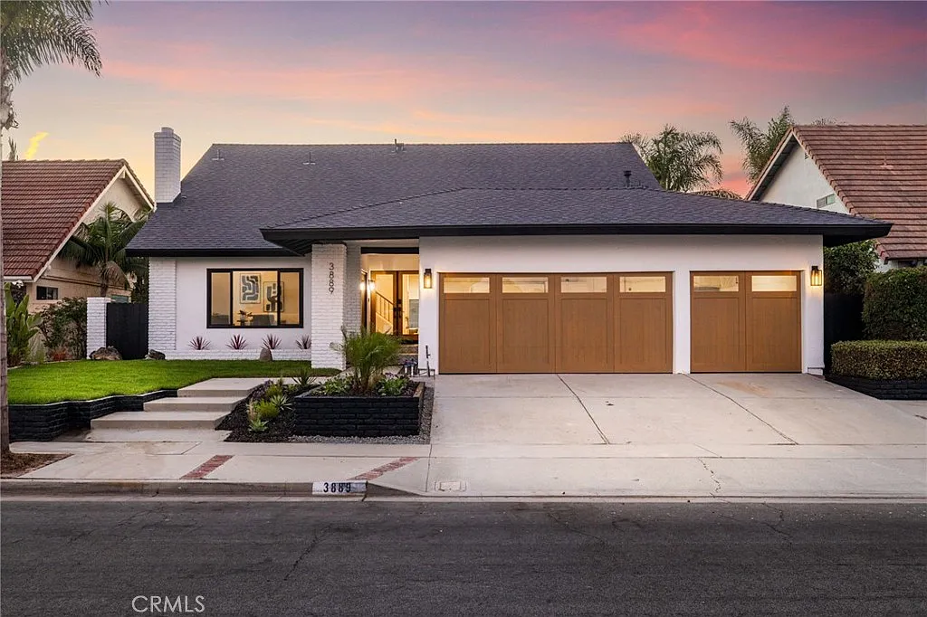 4 bed, 2500 sqft, $9,500 — Photo 1
