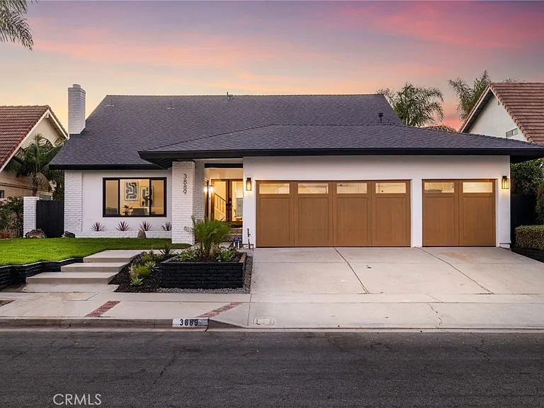 3889 Humboldt Dr — Photo 1