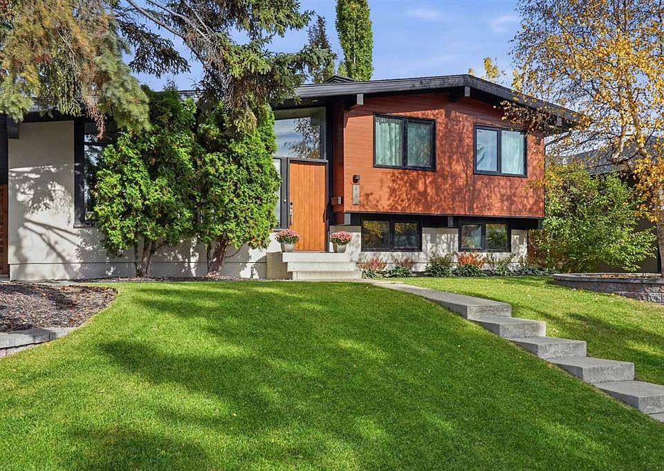 1st image of 2740 S Lionel Cres SW
