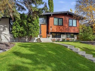 2740 S Lionel Cres SW, Calgary, AB T3E6B2