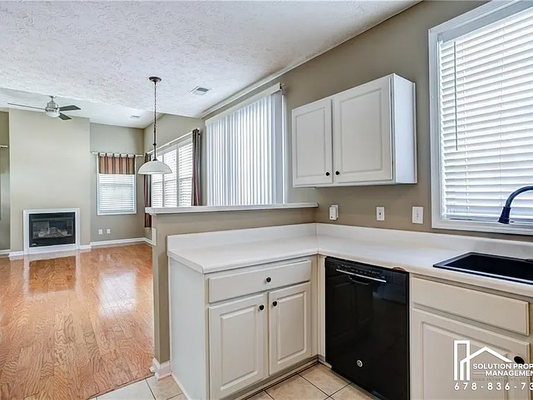 709 Bedford Ct — Photo 18