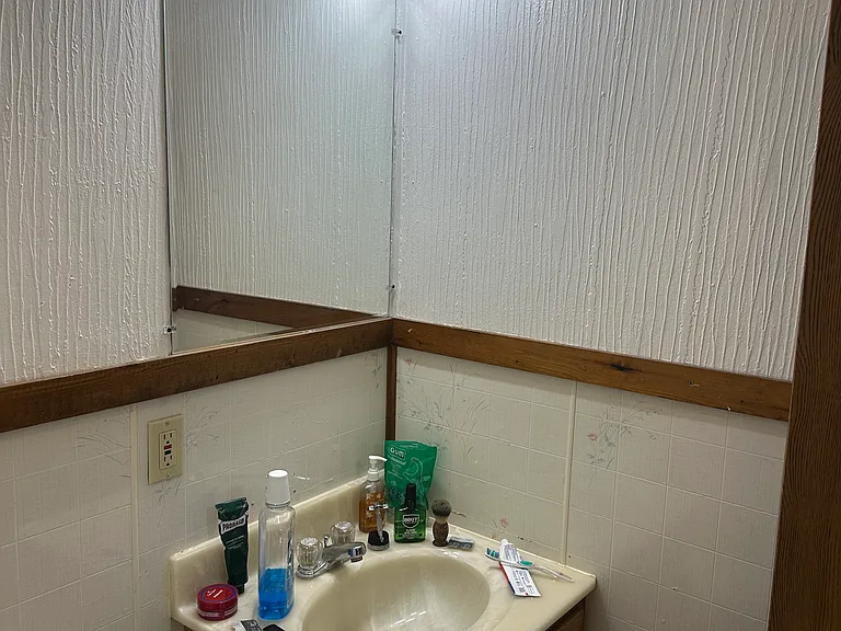 400 Sumner St #3 — Photo 17