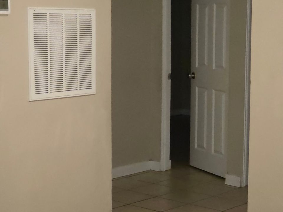 1st image of 2345 Vinson Ave