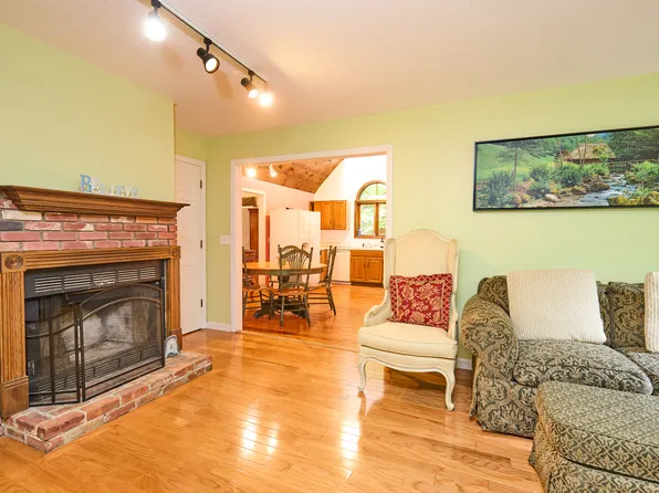 581 Oxford Road, Oxford, CT 06478