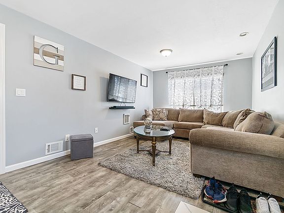 4th image of 66 Ashley Ln