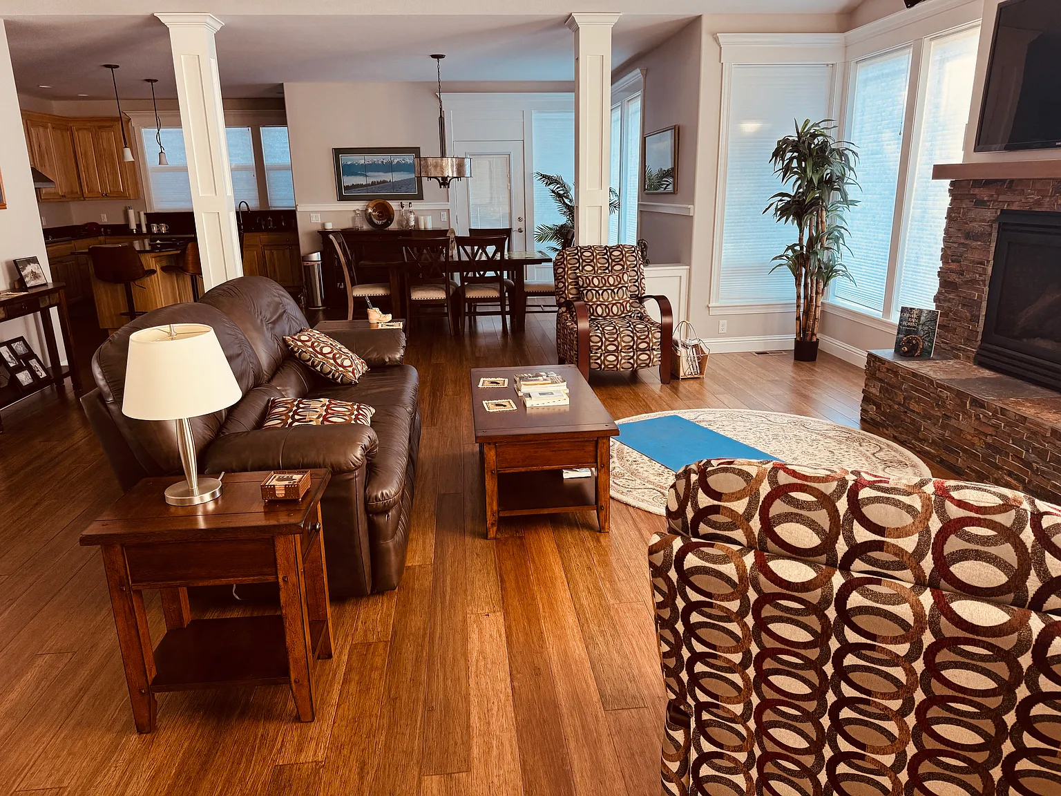 3 bed, 2.5 bath, 2146 sqft, $3,000 — Photo 1