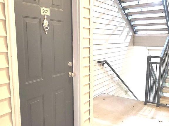 3rd image of 12112 Garden Grove Cir Unit 202