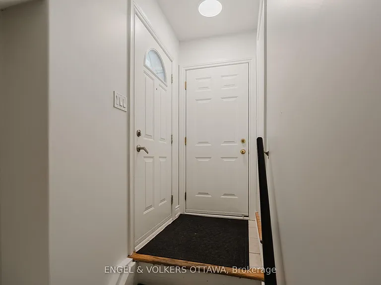 1649 Rosebella Ave #B — Photo 4