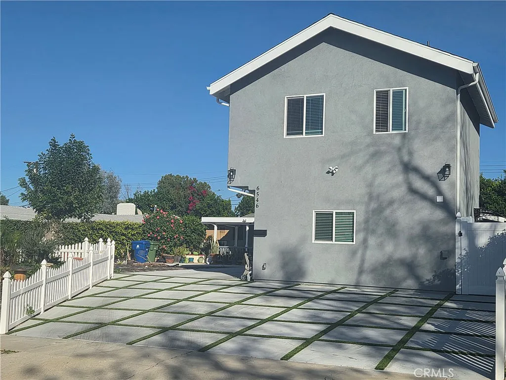 2 bed, 860 sqft, $3,000 — Photo 4