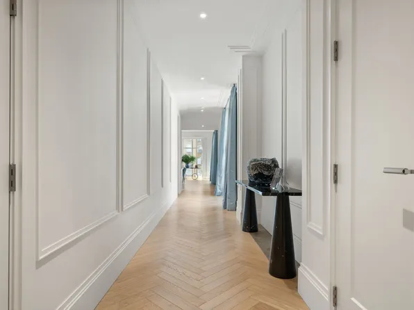250 East 21st Street PHD image 2 of 24