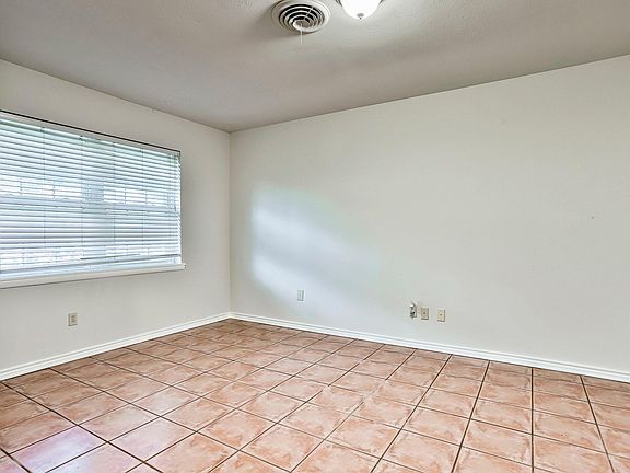 2nd image of 5009 Rose St