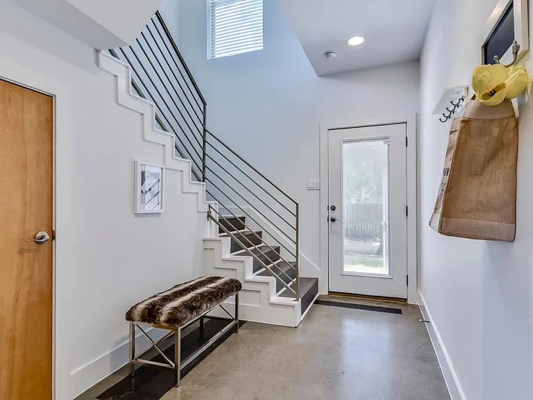 2608 E 6th St #8 — Photo 3