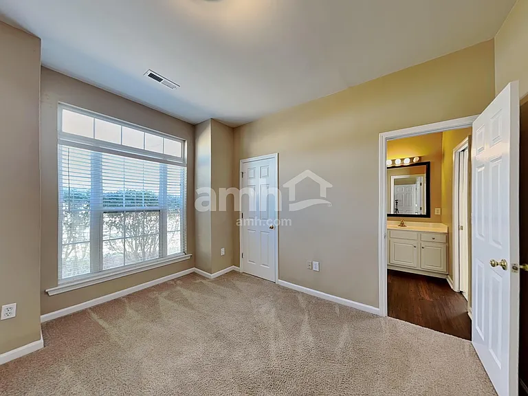 808 Bindon Ln — Photo 16
