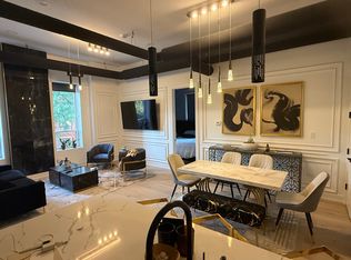 77 W Chestnut St #3B, Chicago, IL 60610