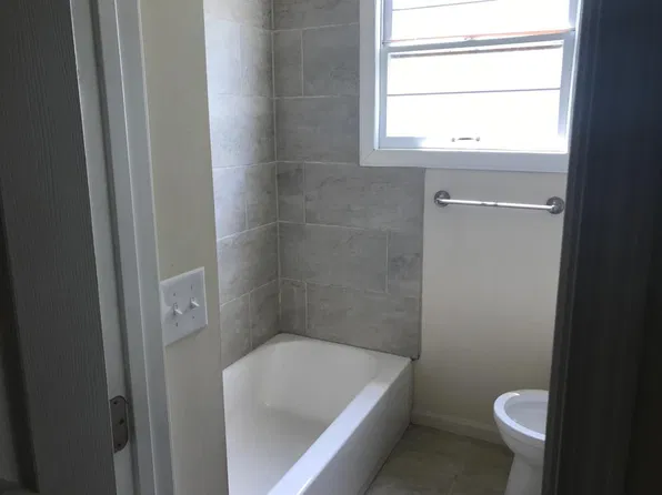212 W Collins Ct, Louisville, KY 40214