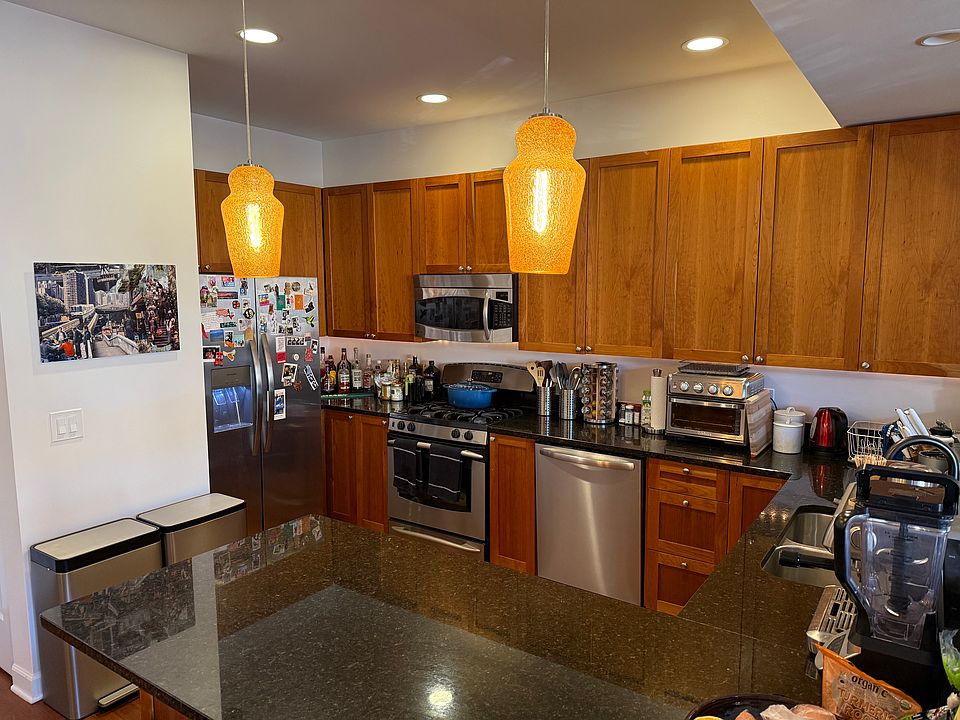 1st image of 1722 N Western Ave APT 302