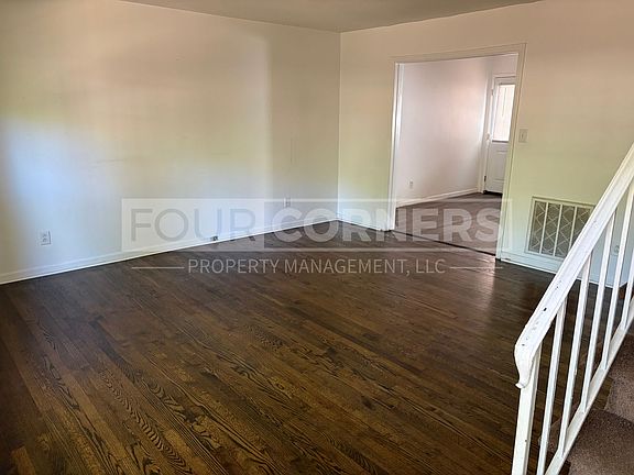 2nd image of 1019 Cypress Dr #L