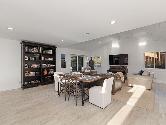 5th image of 851 Calle Tulipan