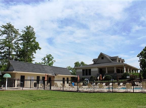 4th image of 521 Skytop Farm Ln