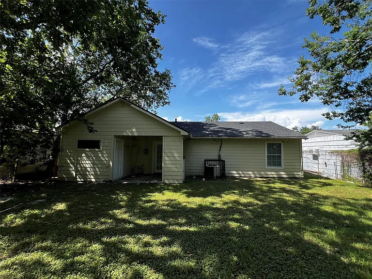 5406 Lyndhurst Dr — Photo 17