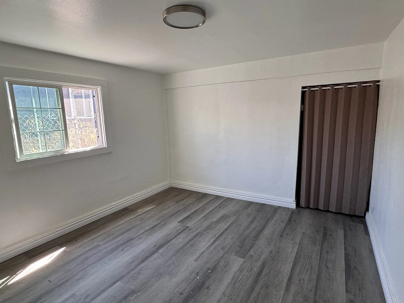 2 bed, 580 sqft, $2,400 — Photo 3