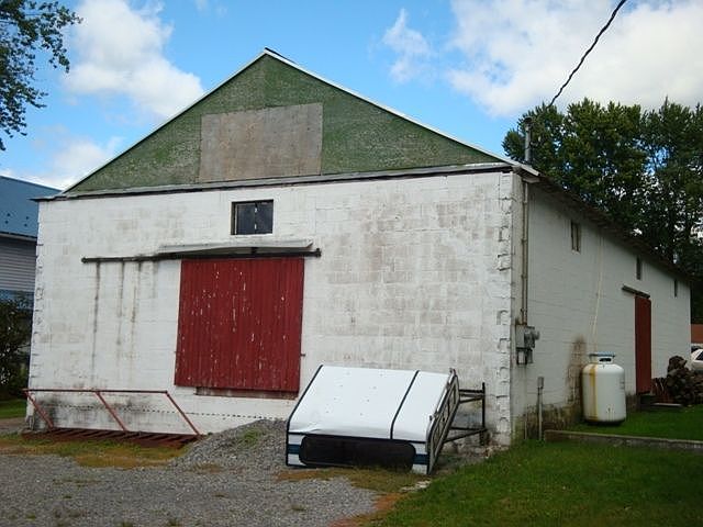 2nd image of 89 Railroad St