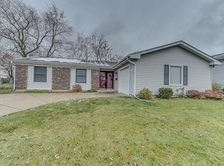 105 Heine Dr, Streamwood, IL 60107