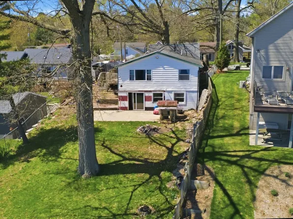 11816 Maywood Dr NE, Sparta, MI 49345