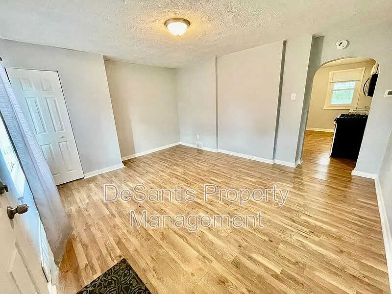 2 bed, 1.0 bath, 1000 sqft, $1,050 — Photo 4