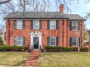 7425 Byron Pl, Saint Louis, MO 63105