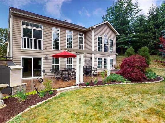 4th image of 899 Willow Creek Dr