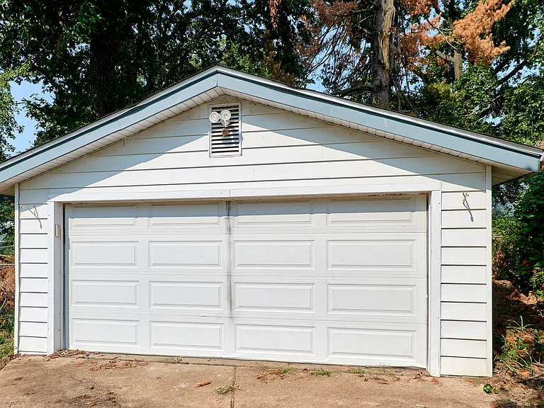 615 Superior Dr — Photo 32