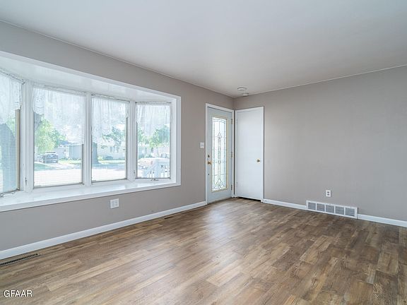 3rd image of 1005 Greenwood Dr SE