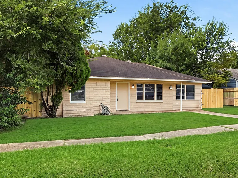 5326 Doulton Dr — Photo 2