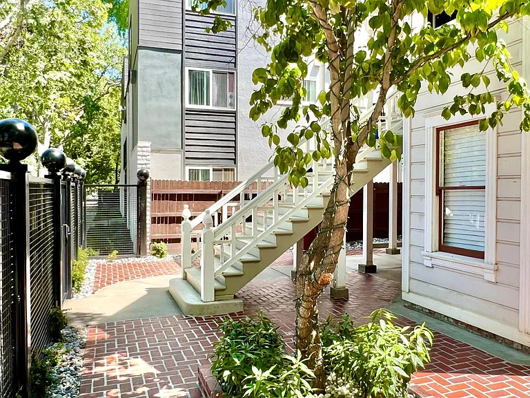 1214 E St #1/2 — Photo 10