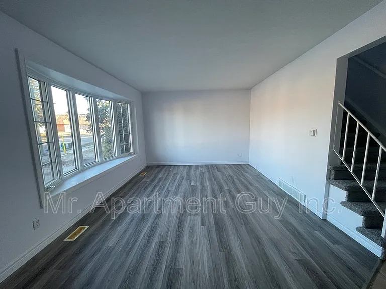 161 Weber St N — Photo 12