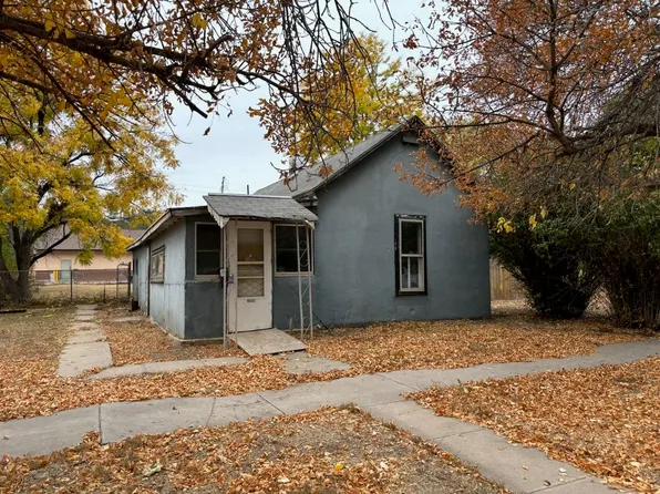 402 S 6th St, Hot Springs, SD 57747