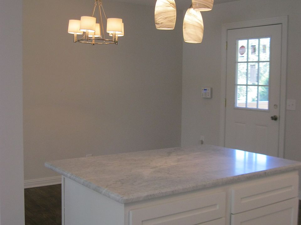 Kitchen Island & Dining Area