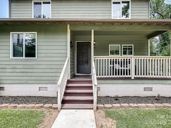 2nd image of 4027 Bearwood Ave