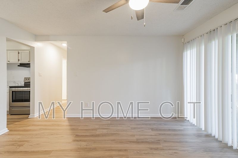 1st image of 2539 Stockbridge Dr #1