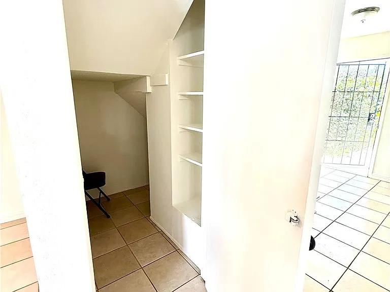 684 E Lee Pl — Photo 15