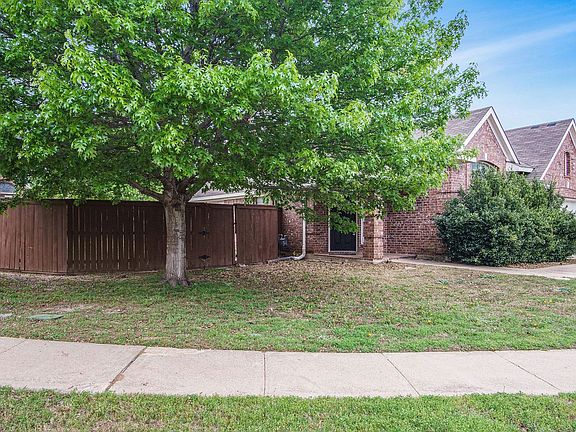 3rd image of 7636 Lawnsberry Dr