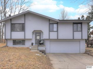 8805 Bayberry Rd, La Vista, NE 68128