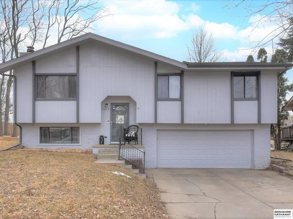 8805 Bayberry Rd, La Vista, NE 68128