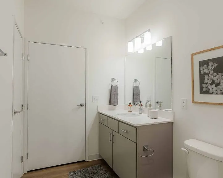District Lofts ll Apartments — Photo 46