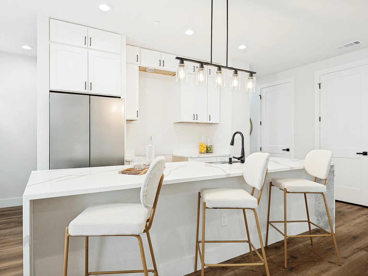 2 bed, 2.5 bath, 1533 sqft, $3,400 — Photo 2