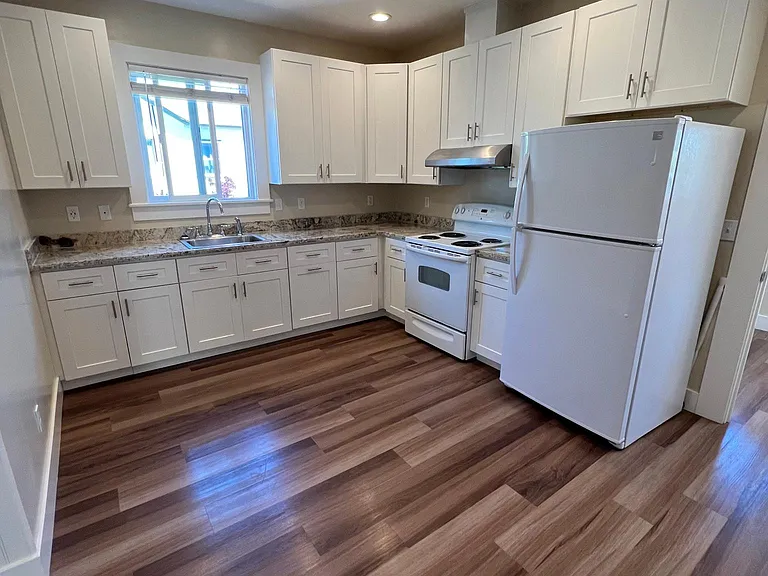 257 Van Buren St #E — Photo 1