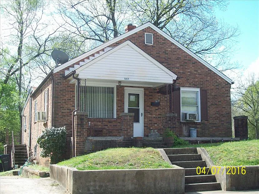 Building Photo - 557 3rd Ave