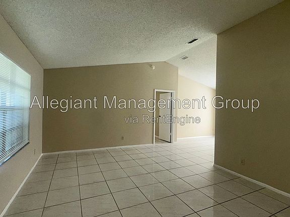 4th image of 7107 Blair Dr